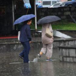 Meteoroloji'den kuvvetli yağış uyarısı: 2 b&ouml;lgeye dikkat! &Ouml;ğleden sonra etkisini artıracak