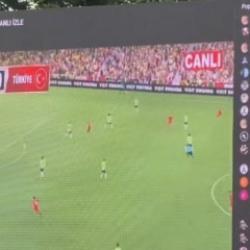 Milli ma&ccedil; sandılar, dakikalar sonra fark ettiler! Binlerce kişiyi şoke eden g&ouml;r&uuml;nt&uuml;