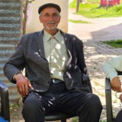 Muş'un bu il&ccedil;esinde 7'den 70'e herkes 3 dil konuşuyor 