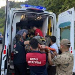 Ordu'da yolcu minib&uuml;s&uuml; u&ccedil;uruma yuvarlandı: 9 yaralı