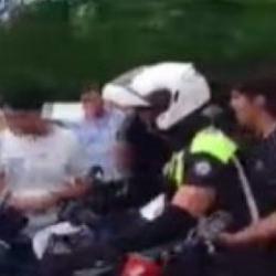 Polis ekipleri ge&ccedil; kalan &ouml;ğrenciyi LGS'ye yetiştirdi!