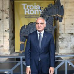 Roma'nın kalbi Kolezyum'da Troya'nın hik&acirc;yesi d&uuml;nyayla buluştu