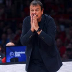 Son ma&ccedil;ta yıkıldılar! Ergin Ataman şampiyonluğu ezeli rakibe kaptırdı