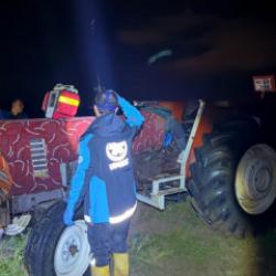 Tarlasına gitmişti... Saatler sonra trakt&ouml;r&uuml;nde &ouml;l&uuml; bulundu