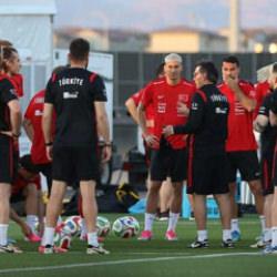 TFF a&ccedil;ıkladı! 2 futbolcu milli takım kampından ayrılıyor