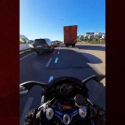Trafikte pes dedirten anlar: "B&ouml;yle utanmazlık yok! Sen ne yapıyorsun ya!?"