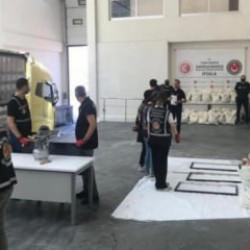 Uyuşturucu tacirlerine darbe: Sınır kapısında 1,5 ton uyuşturucu ele ge&ccedil;irildi