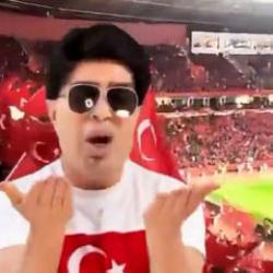 Yılmaz Morg&uuml;l'&uuml;n milli takım marşı sosyal medyayı salladı