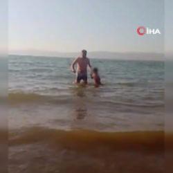 Y&uuml;rekleri yakan olay! Tatili i&ccedil;in gittikleri yerde baba akıntıda hayatını kaybetti