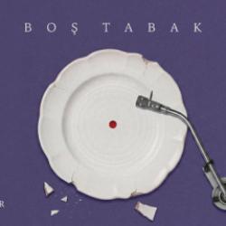 Tuğ&ccedil;e &Ccedil;akır'ın "Boş Tabak" romanı Timaş'tan &ccedil;ıktı!