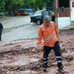 Sağanak vurdu, dere taştı: K&ouml;yde su baskınları yaşandı