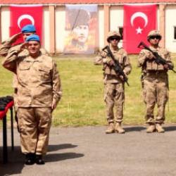 Evladının sorusu y&uuml;reğine battı! Komando Tugayı'nda yemin etti