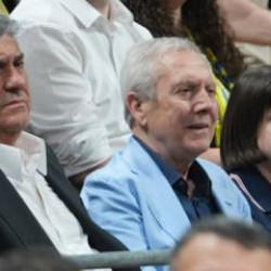 Serdal Adalı ve Aziz Yıldırım derbiyi birlikte izledi