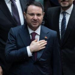 Akın G&uuml;rlek, Br&uuml;ksel&rsquo;in siyas&icirc; yobazlarını neden rahatsız ediyor?