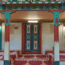 Artvin'de 175 yıllık ahşap cami babadan oğula korunuyor