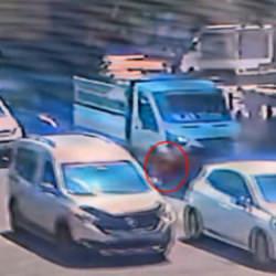 Adana'da feci kaza: D&ouml;rt yaşındaki &ccedil;ocuk iki aracın altında can verdi