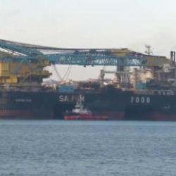 D&uuml;nyanın en b&uuml;y&uuml;k &uuml;&ccedil;&uuml;nc&uuml; vin&ccedil; gemisi İstanbul Boğazı'ndan ge&ccedil;iyor