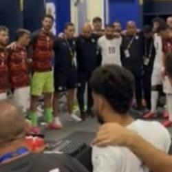 D&uuml;nya Kupası'nda duygu dolu anlar! ilk ma&ccedil;a Fatiha ve İhlas suresi okuyup &ccedil;ıktılar