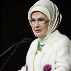 Emine Erdoğan'dan Babalar G&uuml;n&uuml; mesajı