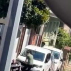 Eşini rahatsız ettiğini &ouml;ne s&uuml;rd&uuml;ğ&uuml; kişiyi bacağından vurdu