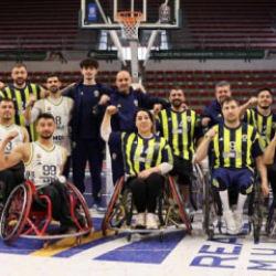 Fenerbah&ccedil;e ile Beşiktaş şampiyonluk i&ccedil;in karşı karşıya!