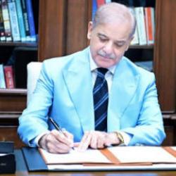ABD ile İran'ın anlaşması sonrası Şahbaz Şerif İsvi&ccedil;re gezisini erteledi