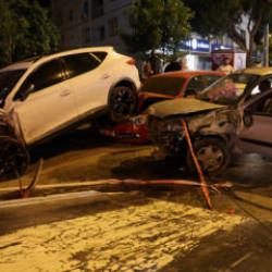 İzmir'de park halindeki ara&ccedil;lara &ccedil;arptı! Acı ger&ccedil;ek ortaya &ccedil;ıktı 