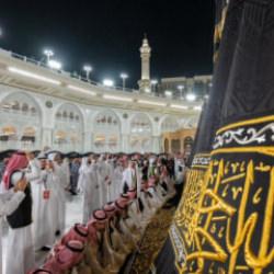 Kabe'nin yeni &ouml;rt&uuml;s&uuml; serildi! &Ouml;zel merasim d&uuml;zenlendi