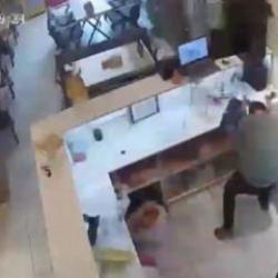 Hakkari'de bir kafede patlama: Bir anda her yer savaş alanına d&ouml;nd&uuml;!