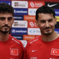 Milli yıldız 'Her zaman arkamızda' diyerek eleştirilerin hedefindeki isme destek oldu