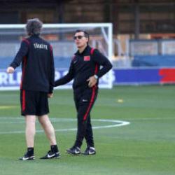 Kritik Paraguay ma&ccedil;ı &ouml;ncesi Montella'dan iki milli yıldızla &ouml;zel g&ouml;r&uuml;şme