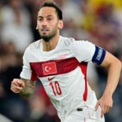Hakan &Ccedil;alhanoğlu: 'Kendimizle gurur duymalıyız'