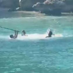 Mersin'de denizin ortasında sopalı kavga: O anlar kamerada