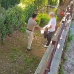 Akşemseddin Hazretleri T&uuml;rbesi'nin bah&ccedil;esinde i&ccedil;ki i&ccedil;en şahsa vatandaşlar tepki g&ouml;sterdi
