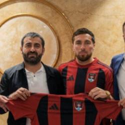 Orkun K&ouml;k&ccedil;&uuml;'n&uuml;n abisi 1. Lig ekibine imza attı