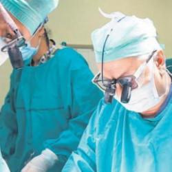 Tıp tarihinde bir ilk: Malatya&rsquo;da 8&rsquo;li &ccedil;apraz karaciğer nakliyle d&uuml;nya rekoru kırıldı!