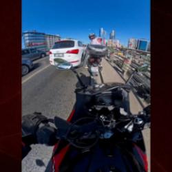  İstanbul'da trafikte ter&ouml;r estiren motosikletliye başka bir motosikletli tepki g&ouml;sterdi