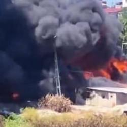 Sultangazi'de korkutan yangın! Kara duman &ccedil;evre il&ccedil;elerden g&ouml;r&uuml;ld&uuml; 