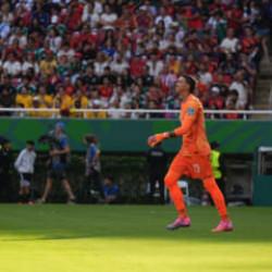 Muslera'nın rekor gecesi kabusa d&ouml;nd&uuml;! &Uuml;lkesini yaktı, oyundan alındı