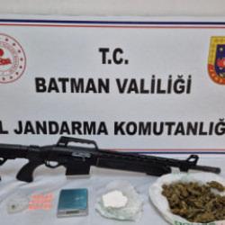 Batman&rsquo;da jandarmadan eş zamanlı uyuşturucu operasyonu!