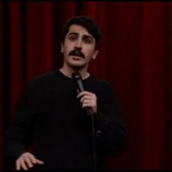 S&ouml;zde komedyen Deniz G&ouml;ktaş Kur'an-ı Kerim ile alay etti!