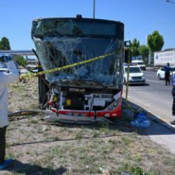 Ankara'da bir kişi hayatını kaybetmişti! EGO otob&uuml;s&uuml;n&uuml;n feci kazası kamerada