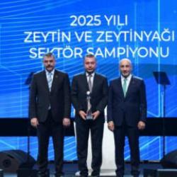 Bakan &Ccedil;ift&ccedil;i: 2025'te ihracat 395,9 milyar dolara ulaşarak rekor kırıldı