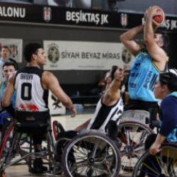 Beşiktaş'ı finalde yenen Fenerbah&ccedil;e şampiyon oldu!