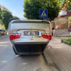 Bolu'da korkutan kaza: Park halindeki tıra &ccedil;arpıp takla attı!