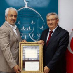 Emekli B&uuml;y&uuml;kel&ccedil;i Fikret &Ouml;zer, &Uuml;mmet Vakfı M&uuml;tevelli Heyeti Başkanı oldu