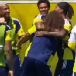 Fenerbah&ccedil;e idmanında o isim paylaşılamadı: Antrenmanda eğlenceli kapışma