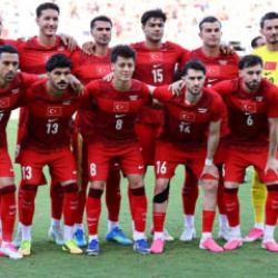 Galatasaray'ı reddeden milli yıldız kararını verdi