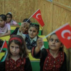 İHH Gazze&rsquo;de sahra okulu a&ccedil;tı