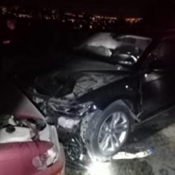 İki otomobil &ccedil;arpıştı: Eski milletvekili ile 2 kişi yaralandı
